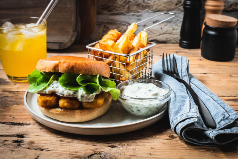 fischstäbchen burger mit tartar sauce rezept