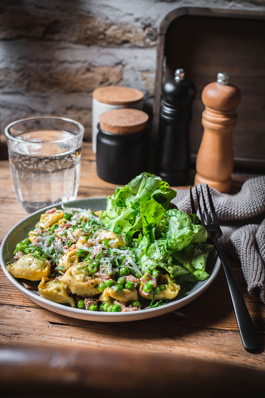 tortellini panna • prosciutto & piselli