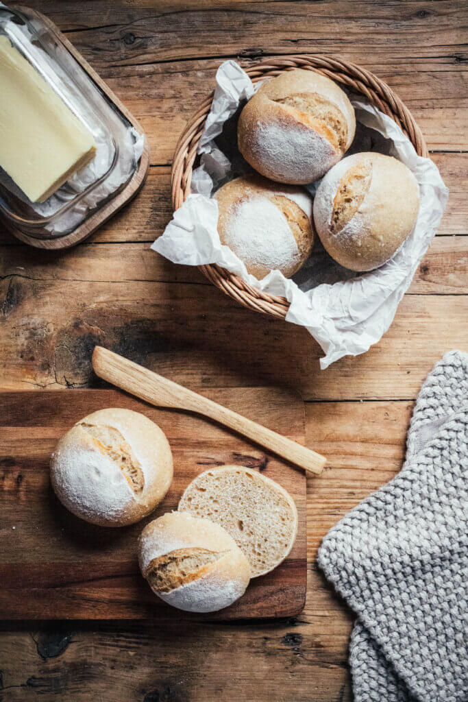 Sauerteig-Joghurt-Brötchen