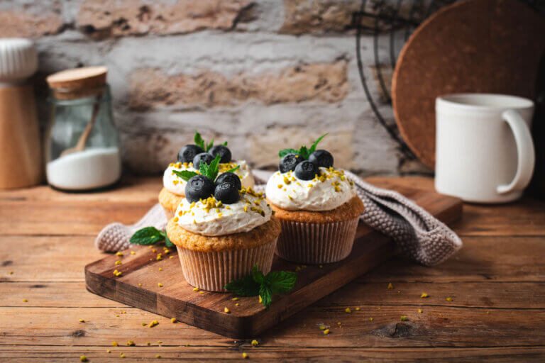 Blaubeer Cupcakes mit Schmand Topping Rezept